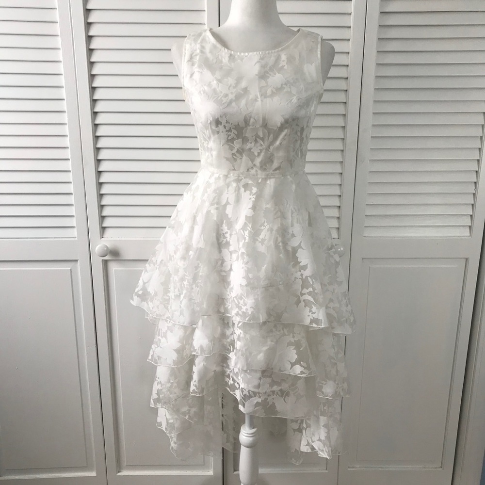 Oserjep White Floral Asymmetrical Bridal Dress